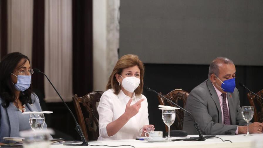 Gobierno evalúa comprar con otras farmacéuticas más vacunas contra COVID-19