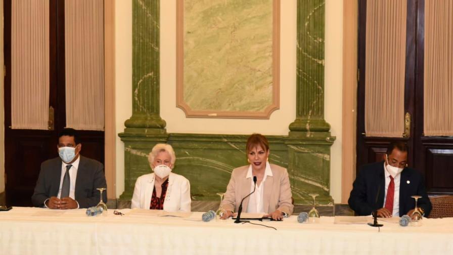 Gobierno publicará mensualmente los pagos a contratistas y suplidores