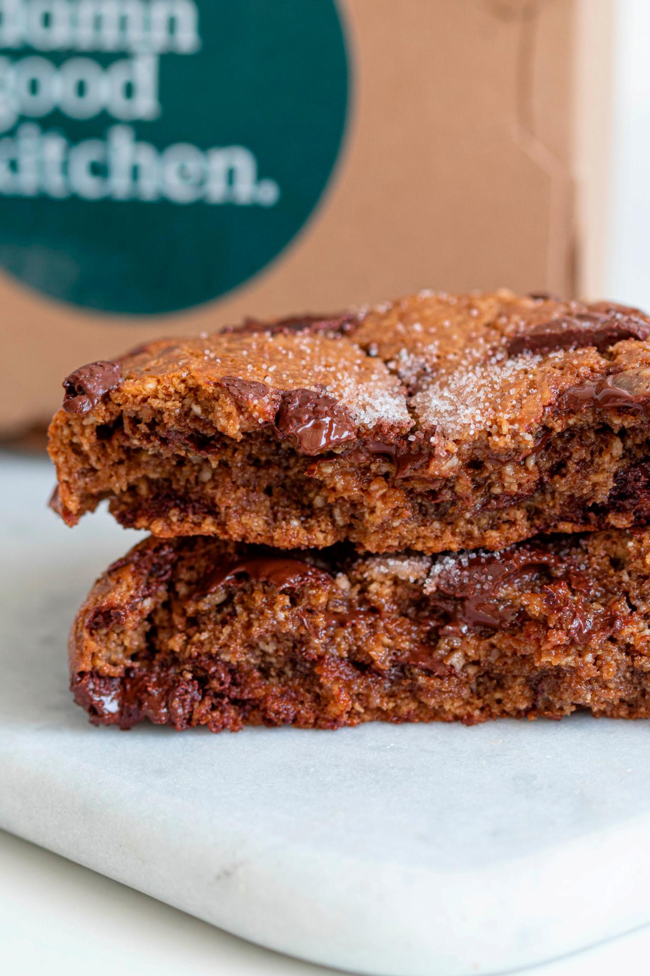 Galleta de avena y chocolate chips.
