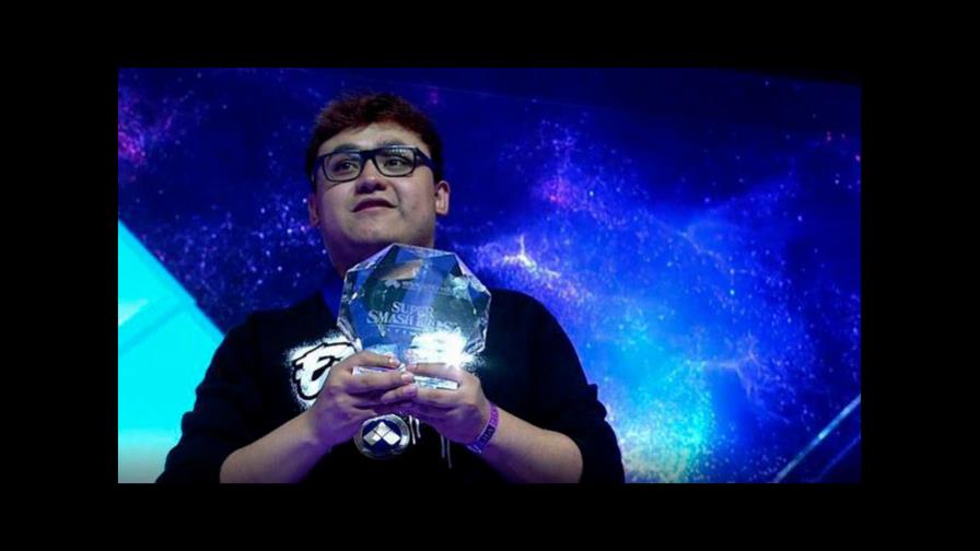 Mexicano se convierte por primera vez en campeón mundial de videojuegos 