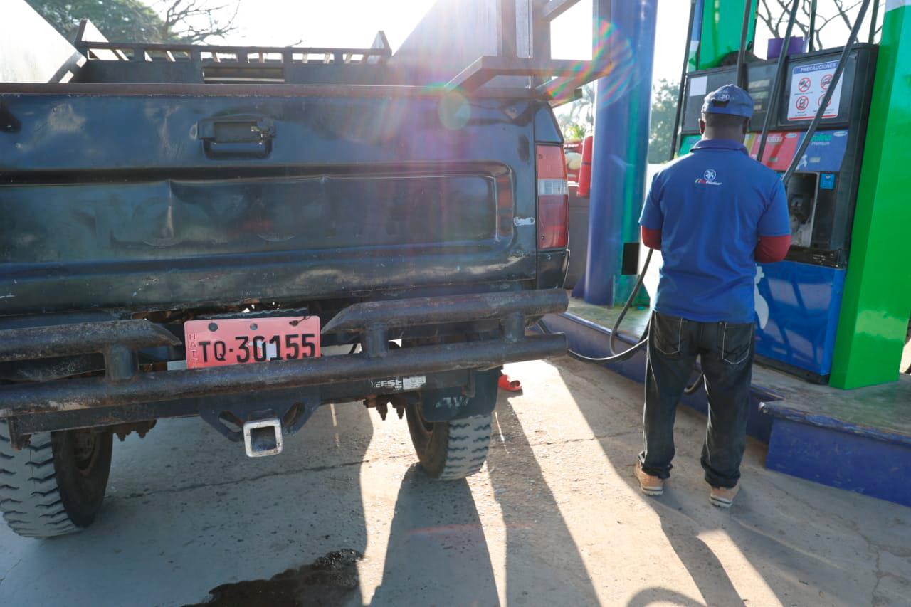 Despachador de combustible en Comendador.