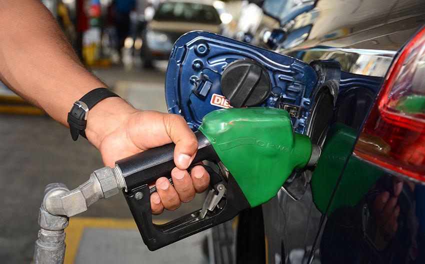 El gobierno aumenta entre 30 centavos y tres pesos los combustibles