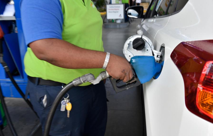 Precios de gasolinas han subido más de RD$31 este año