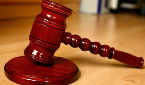 Absuelven a polic&iacute;as que golpearon a dos mujeres durante una protesta en Indian&aacute;polis