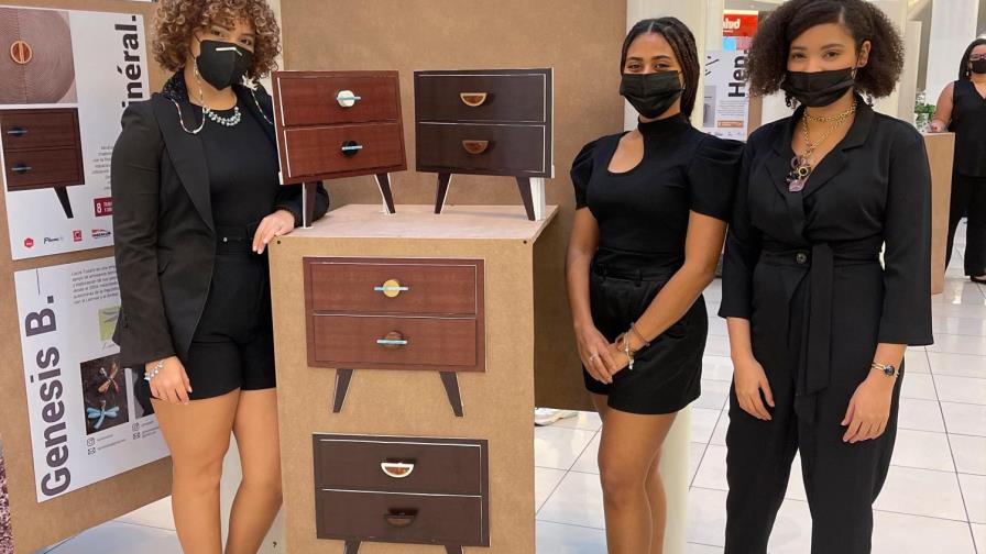 Estudiantes de Intec exponen potencial de la industria manufacturera local en Ágora Mall