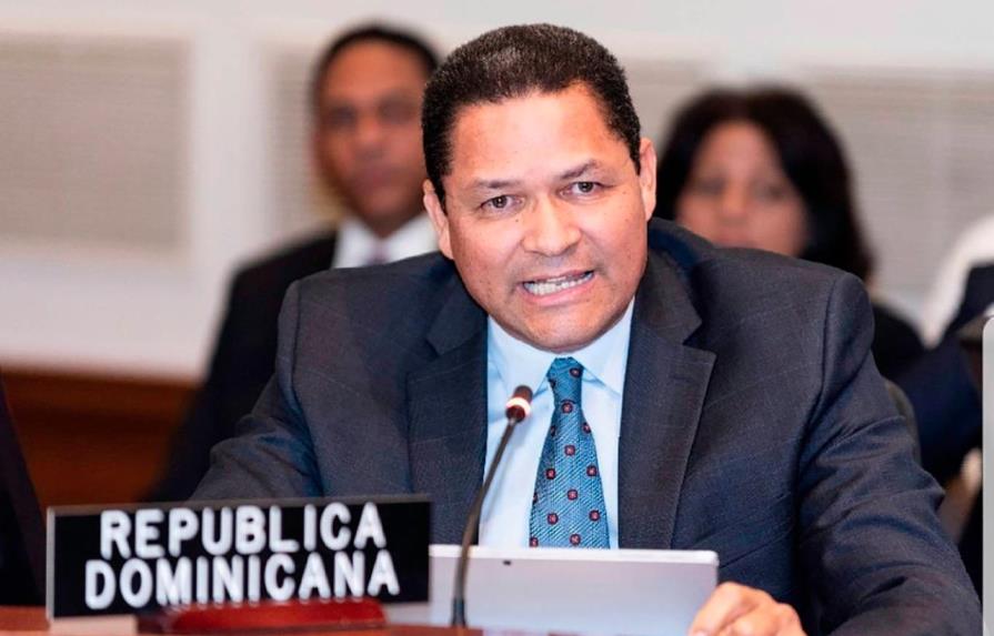 Presidente Medina destituye a Gedeón Santos como representante de RD en la OEA