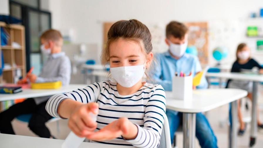 Mascarillas, gel sanitizante y toallas húmedas serán parte de los útiles en año escolar 2020-2021