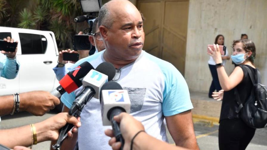 Padre de Emely Peguero explota contra la justicia, tras la reducción de la condena a Marlin Martínez