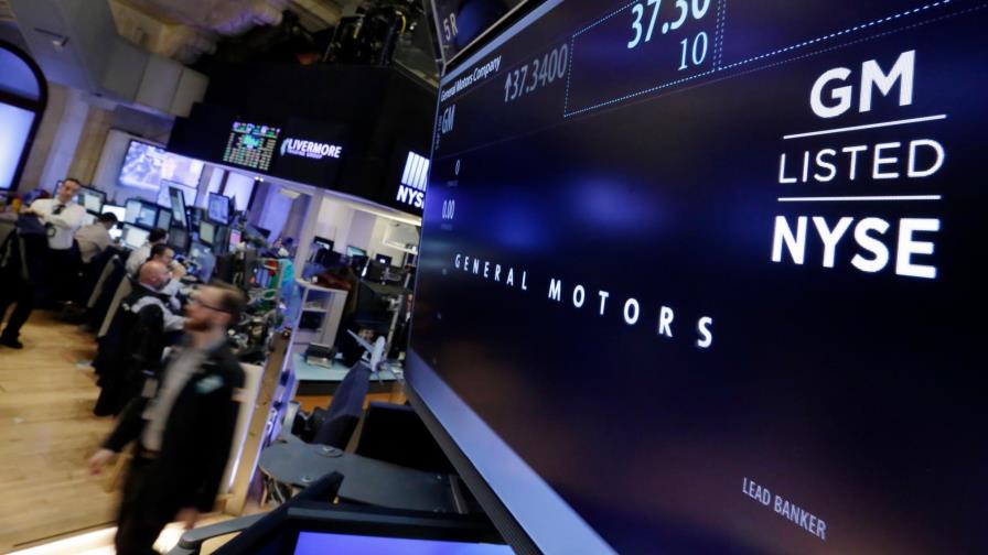 Despidos masivos en GM, Trump amenaza con quitar subsidios