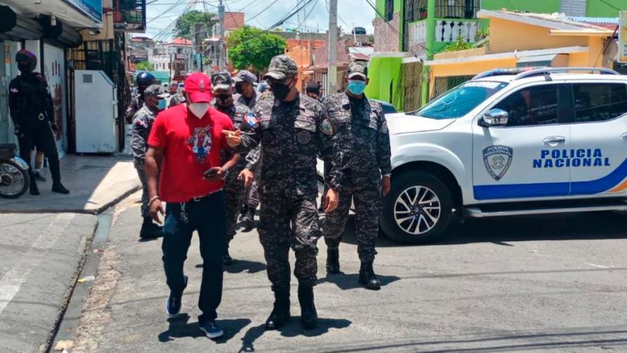 Director de la Policía en Santo Domingo Oriental  dice enfrentará a comerciantes que organicen “teteos”