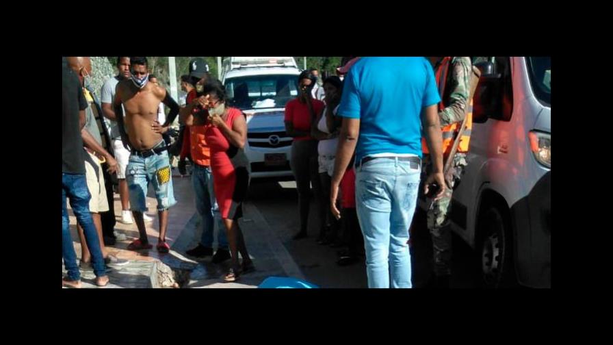 Dos muertos al chocar motor con un muro en Navarrete-Puerto Plata