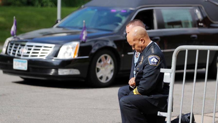 Centenares de personas asisten a ceremonia en homenaje a George Floyd Centenares de personas asisten a ceremonia en homenaje a George Floyd