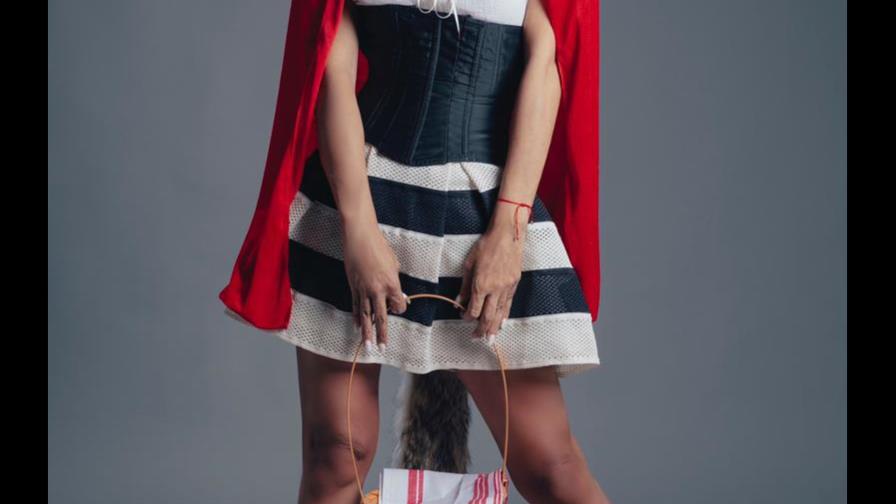 Georgina Duluc al teatro con De caperucita a loba