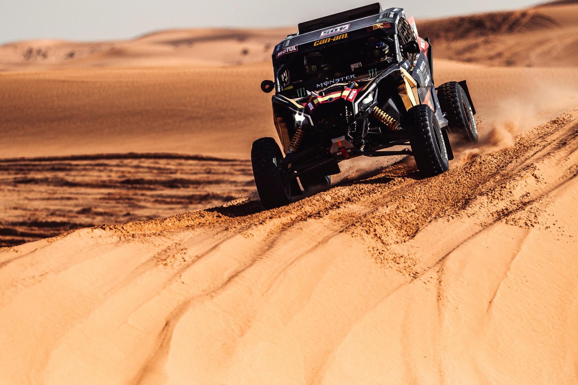 Austin Jones de los EE. UU. y Gustavo Gugelmin de Brasil, Can-Am, Monster Energy Can-Am, en acción durante la sexta etapa del Dakar 2021 entre Al Qaisumah y Ha'il, en Arabia Saudita el 8 de enero de 2021. (Brasil, Arabia Saudita) (EFE/EPA/Florent Gooden)