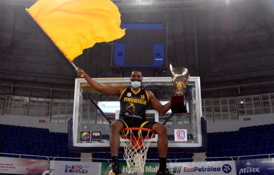 Mauricio Báez gana tercer partido y barre a San Lázaro en la final del torneo de baloncesto distrital