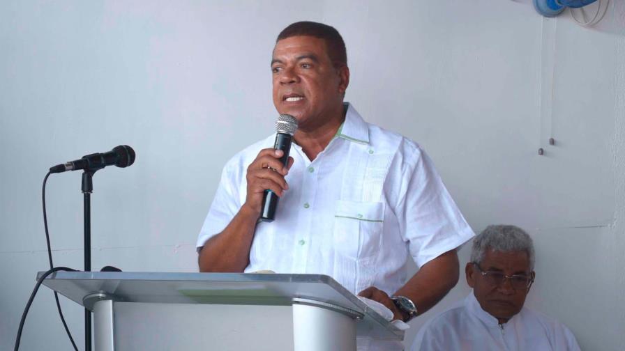 Gervasio de la Rosa pide subsidio para choferes Santiago