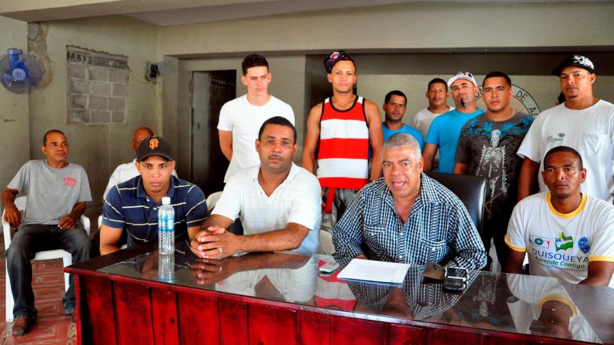 Choferes exigen cambiar flotilla vehicular con el impuesto de RD$2.00 al galón de combustibles 