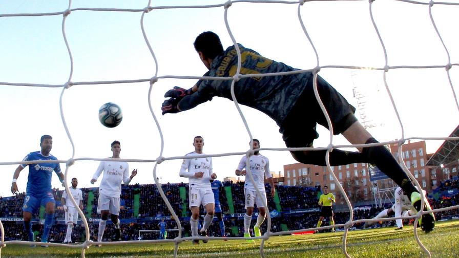 Varane y Courtois lideran al Real Madrid en su victoria en Getafe