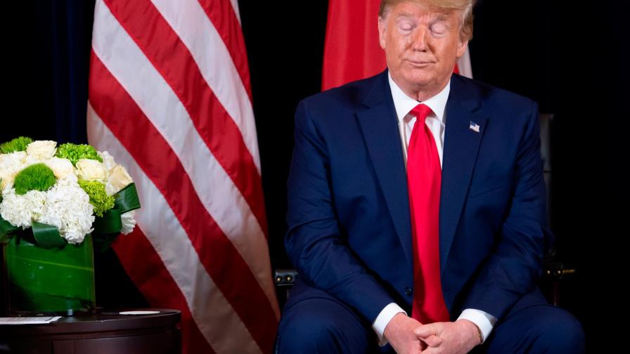 Trump asegura que no exigió nada a Ucrania y se distancia del embajador UE