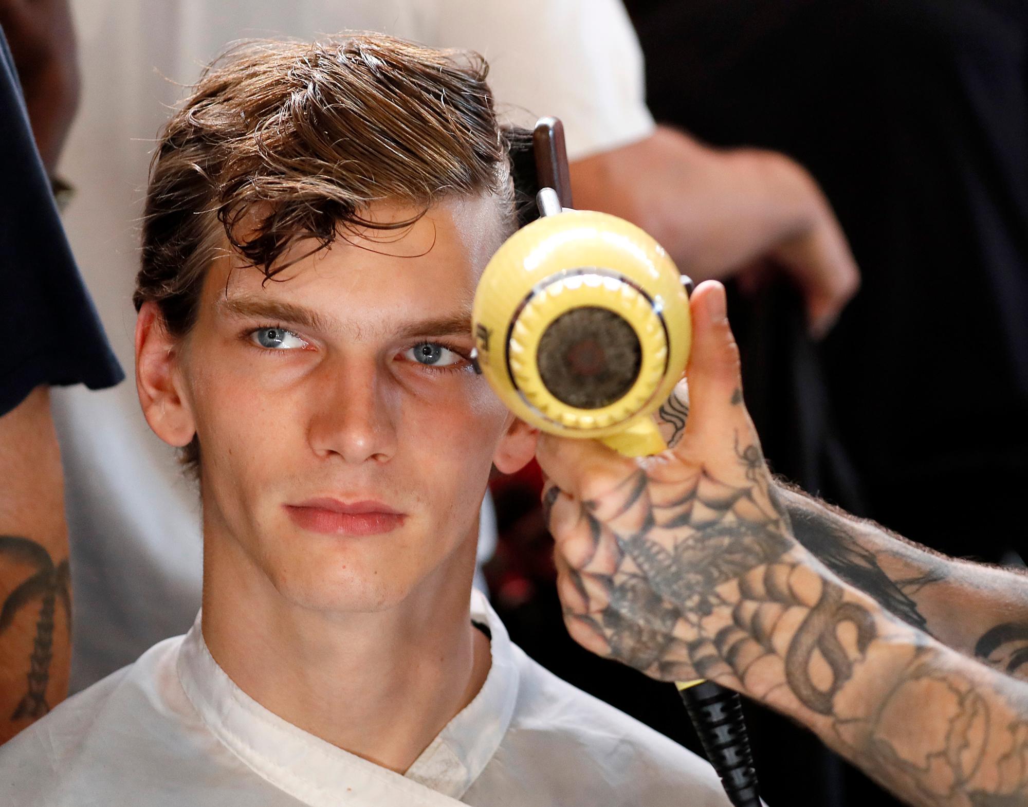 Behind the scenes del desfile de Tom Ford. 