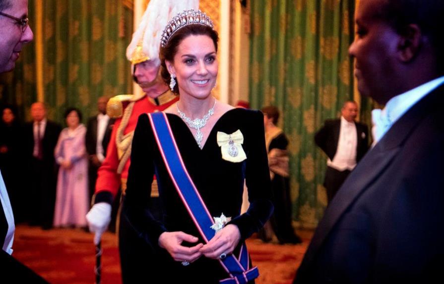 Kate Middleton usó la tiara preferida de Lady Di y un vestido espléndido