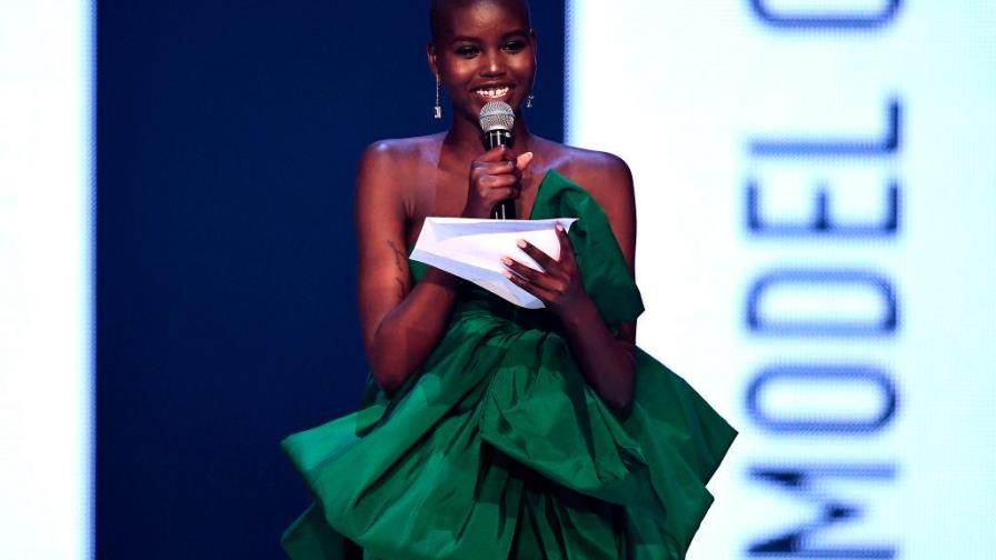 Quién es Adut Akech, la refugiada sudanesa que hoy es la modelo del año
