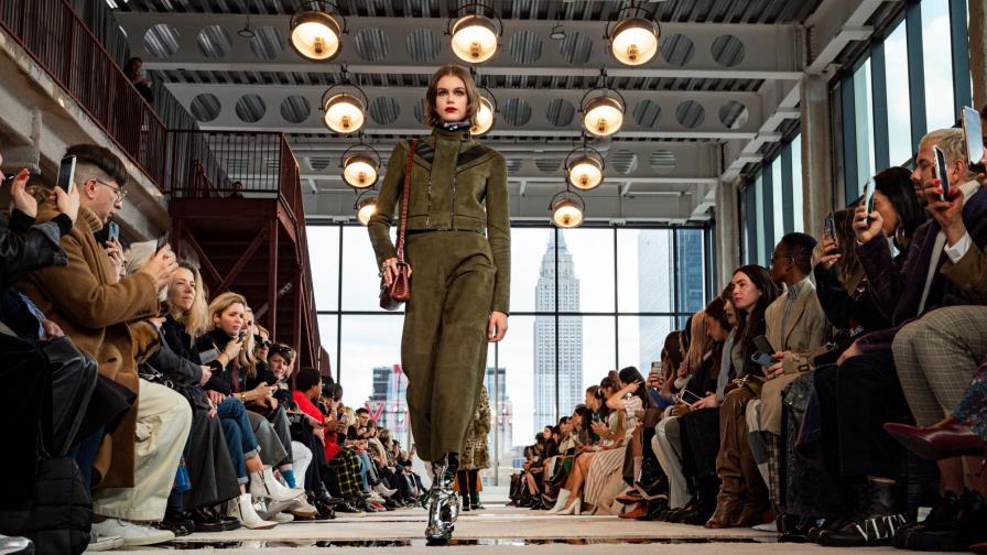 Kendall Jenner y Kaia Gerber brillan en el desfile de Longchamp