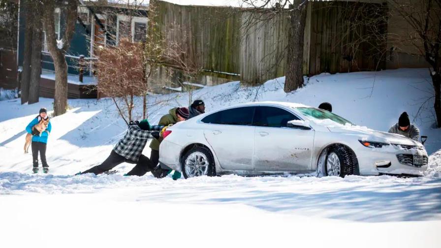 Al menos 47 muertos y millones sin electricidad por tormenta invernal en EEUU