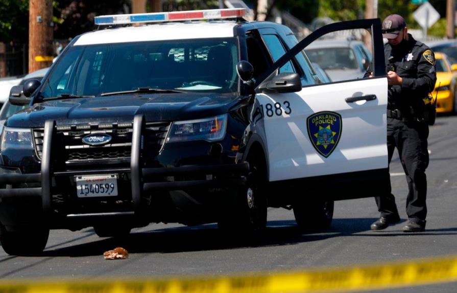 Un muerto, cinco heridos en tiroteo en Oakland