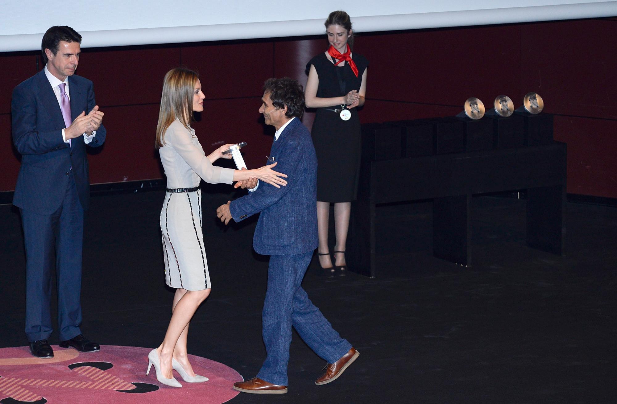 Adolfo Domínguez con la reina Letizia en 2014. 