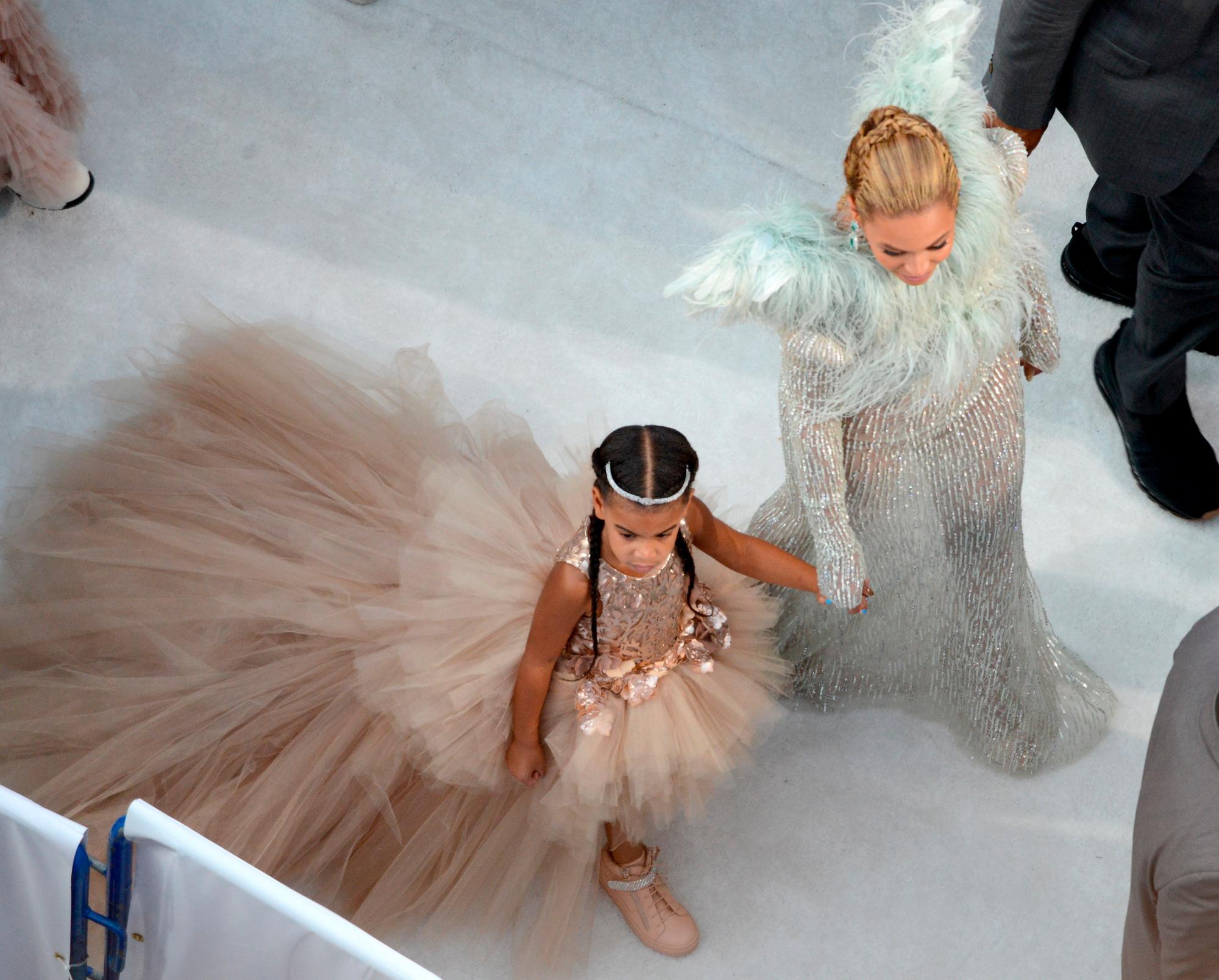 Blue Ivy Carter y su madre en los MTV Video Music Awards 2016
