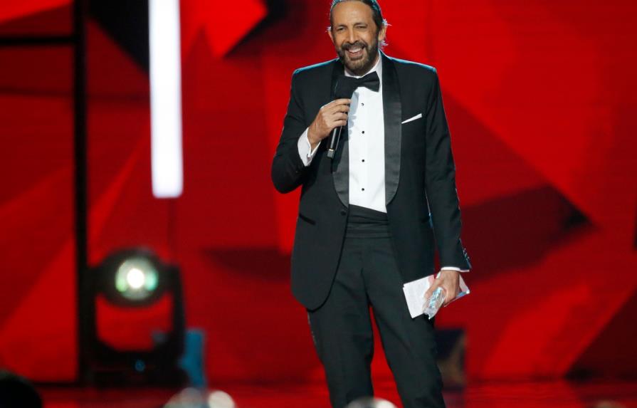 Juan Luis Guerra recibe el Premio Billboard a la Trayectoria Artística