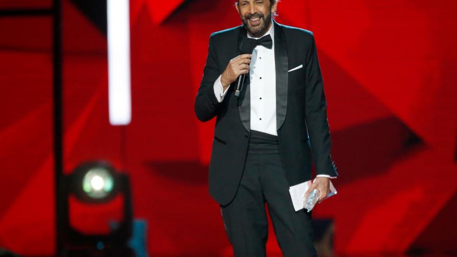 Juan Luis Guerra recibe el Premio Billboard a la Trayectoria Artística