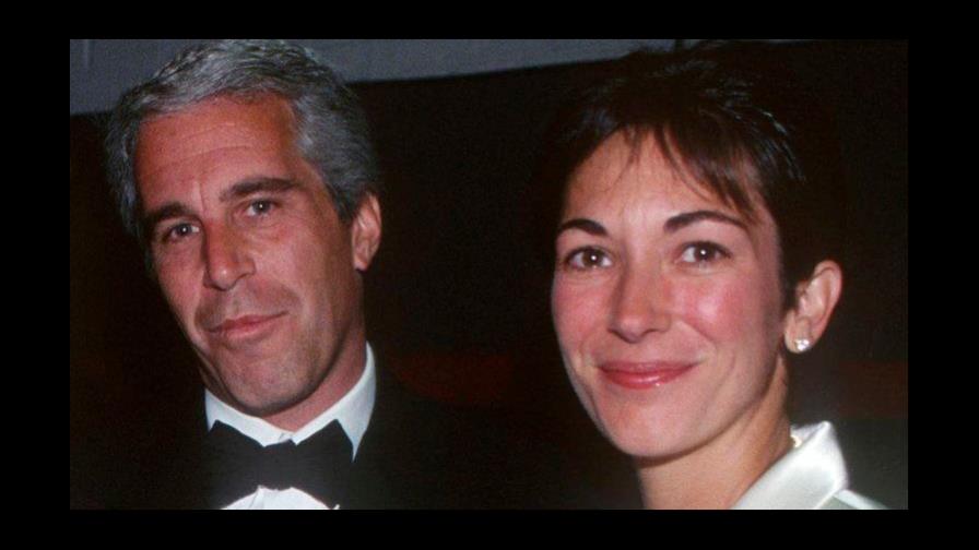 Detienen socia del magnate Jeffrey Epstein en supuesta trama de abuso de menores