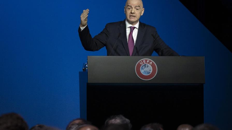 Infantino: La salud debe ser la prioridad para la vuelta del publico