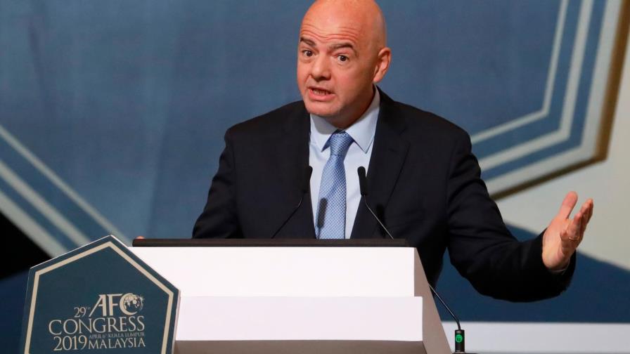 Infantino pide abandonar partidos en casos de racismo