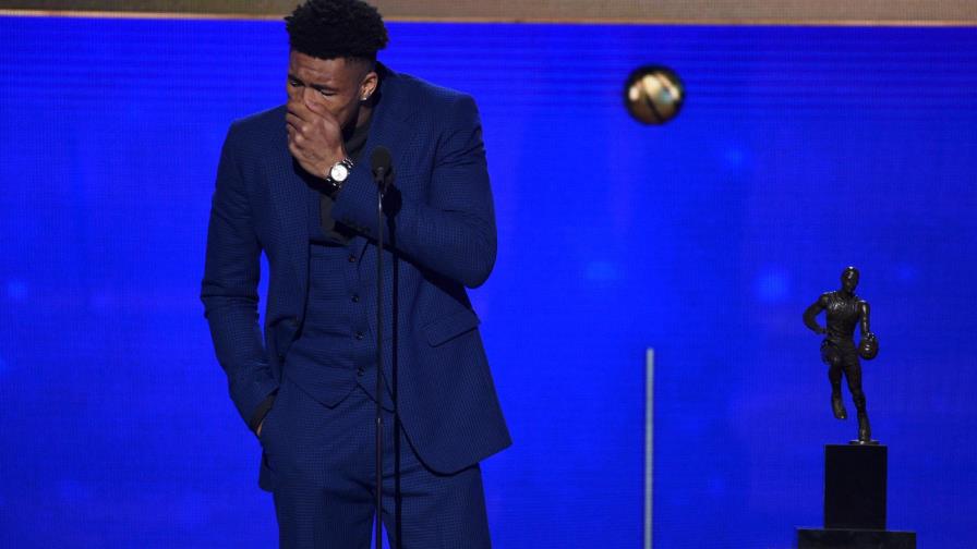 Antetokounmpo es electo el Jugador Más Valioso de la NBA en una noche de extranjeros Antetokounmpo es electo el Jugador Más Valioso de la NBA en una noche de extranjeros