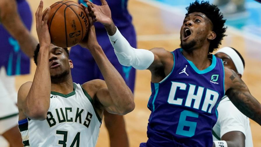 Bucks evitan barrida ante Hornets Bucks evitan barrida ante Hornets