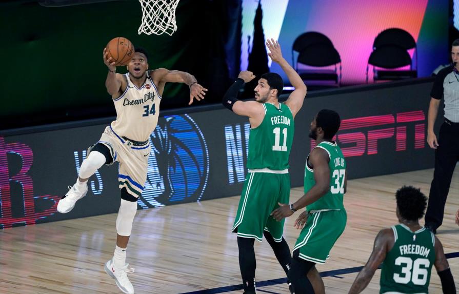 Giannis y Bucks vuelven con triunfo sobre Celtics