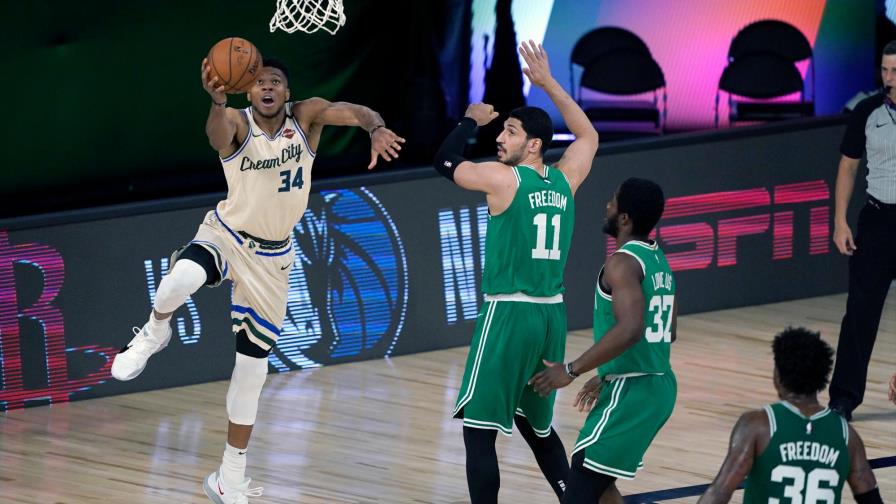 Giannis y Bucks vuelven con triunfo sobre Celtics
