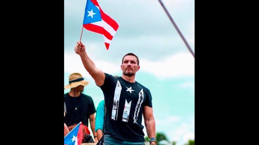 Julian Gil podrá dejar la bandera de Puerto Rico en “La Placita” Julian Gil podrá dejar la bandera de Puerto Rico en “La Placita”