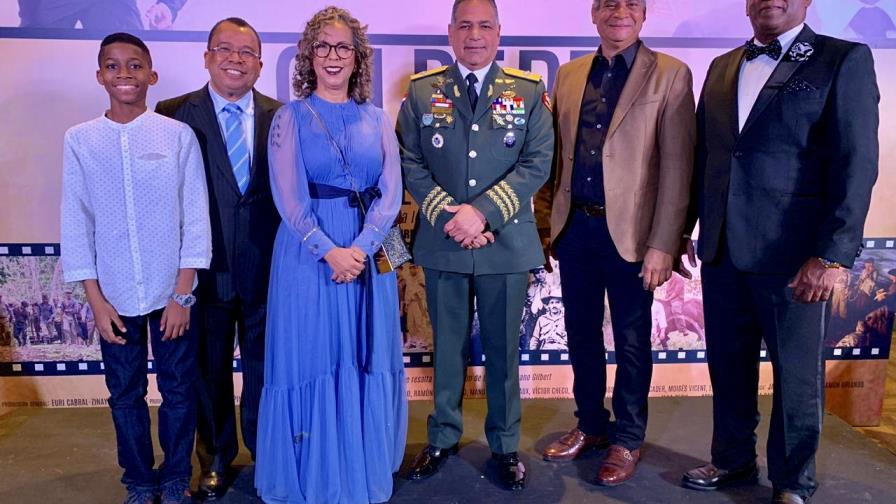 Euri y Zinayda solicitan al congreso que declare a Gregorio Urbano Gilbert como “Héroe Nacional”