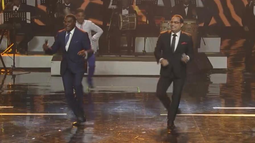 Gilberto Santa Rosa y El Canario cantarán en homenaje a Johnny Pacheco en Premio Lo Nuestro Gilberto Santa Rosa y El Canario cantarán en homenaje a Johnny Pacheco en Premio Lo Nuestro