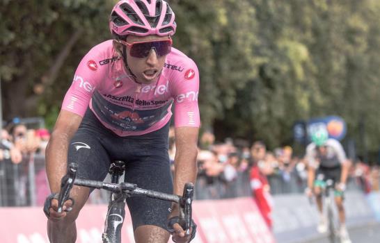 Egan Bernal aumenta su ventaja como líder del Giro