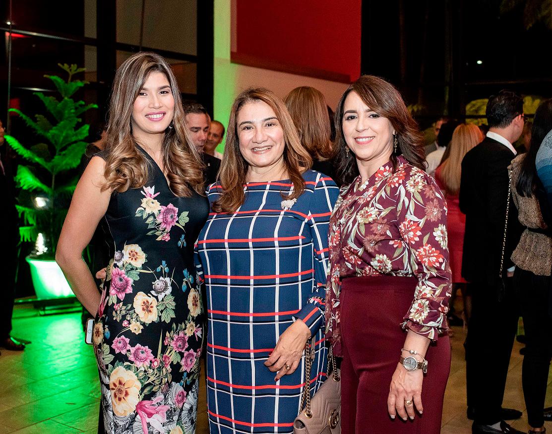 Giselle Peña, Milagros Estévez y Flor Reynoso.