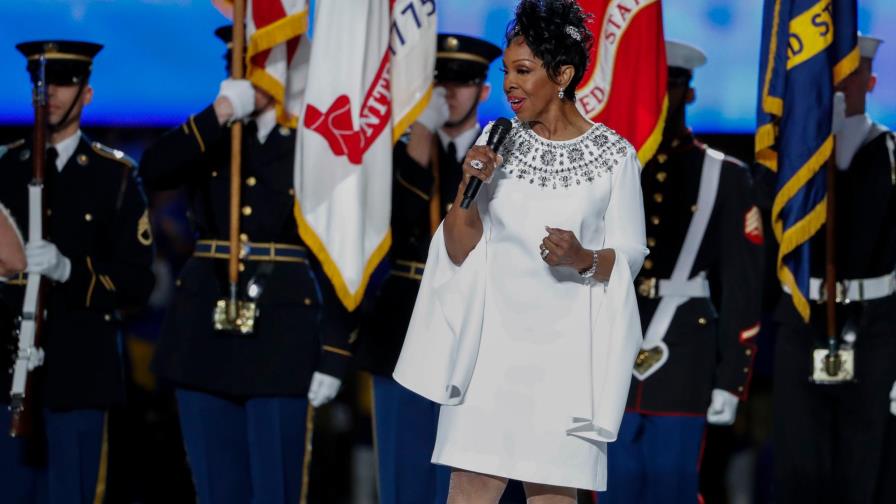 Knight ofrece una versión sobria del Himno para dar inicio al Super Bowl LIII