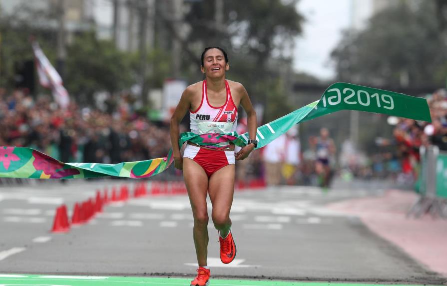 Peruana Tejeda logra revancha en casa: gana oro y récord en el maratón de los Juegos