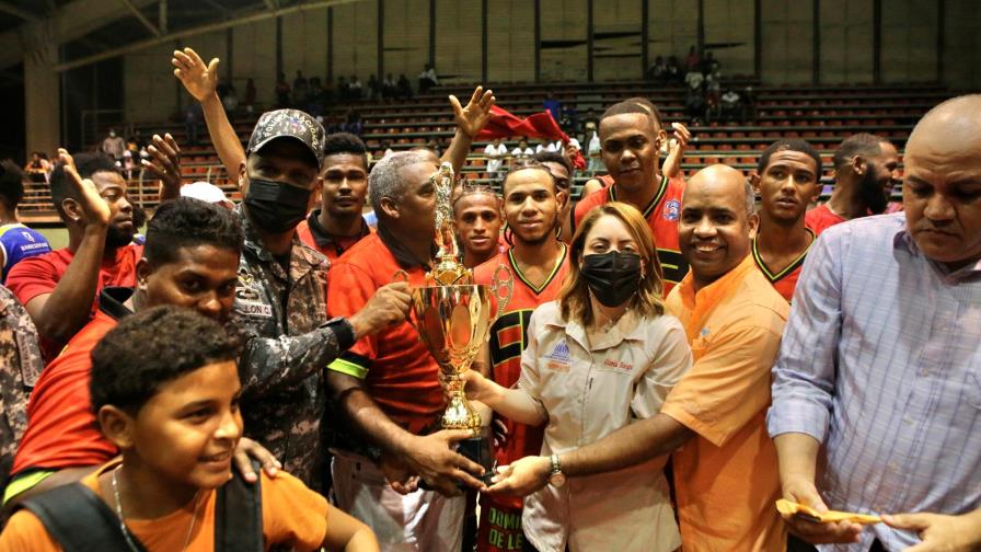 CUP se corona campeón por tercer año consecutivo del  torneo de baloncesto superior de Los Alcarrizos