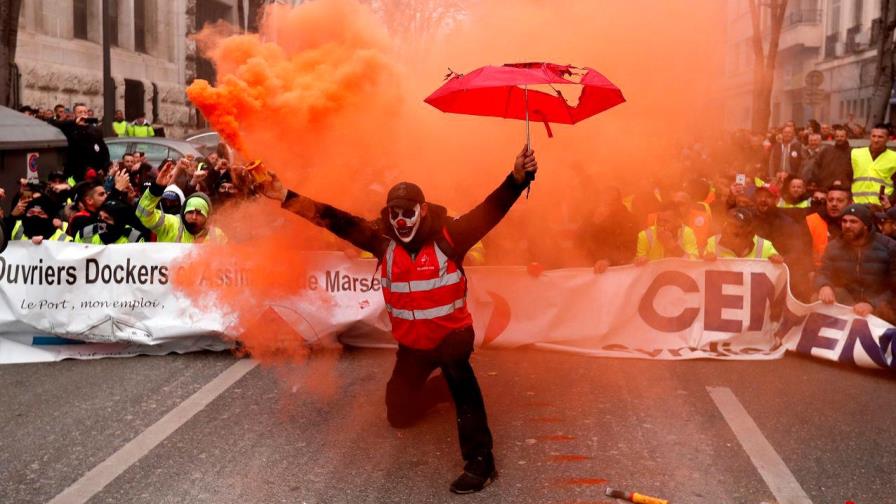 Ferrocarriles y educación, sectores más afectados por la huelga en Francia Ferrocarriles y educación, sectores más afectados por la huelga en Francia