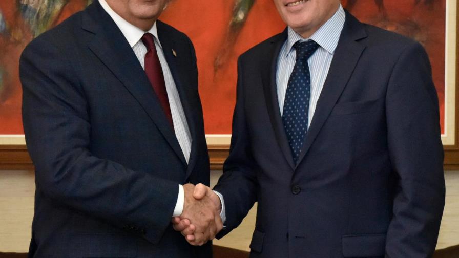 Economistas y embajador de Francia visitan el Banco Central Economistas y embajador de Francia visitan el Banco Central